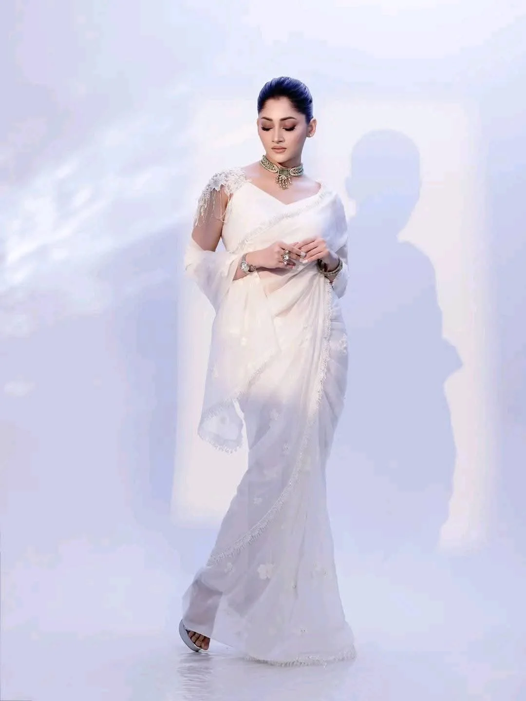 White muslin sharee-Minimal floral embellishment