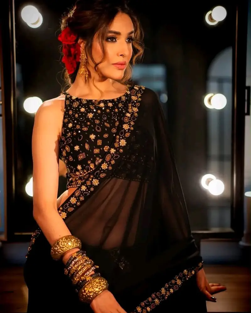 Black gorget sharee-glam party wear